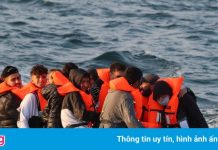 Anh sẽ đưa người di cư đến trung tâm tị nạn trên biển?