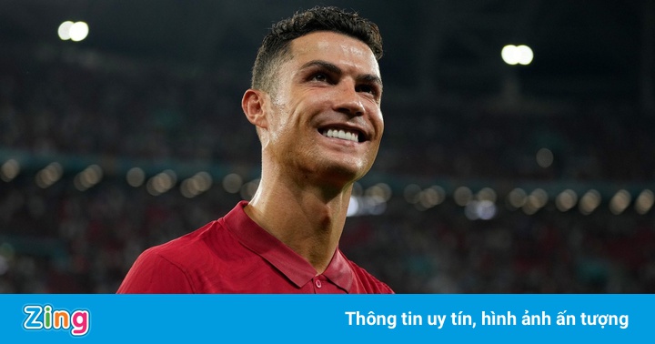 Số 9 ảo Ronaldo và sự lười biếng của Mbappe