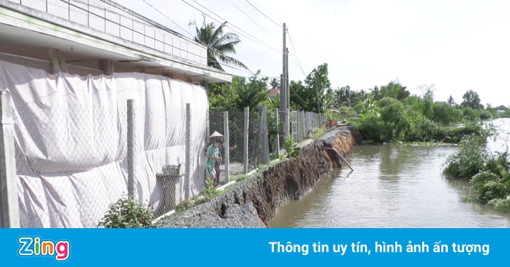 Sạt lở đường ven sông chia cắt hàng trăm hộ dân Sạt lở đường ven sông chia cắt hàng trăm hộ dân