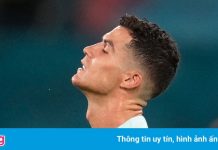 Băng đội trưởng và cú ném bất lực của Ronaldo