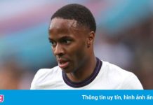 Phút hoảng hốt của Sterling