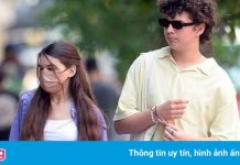 Suri Cruise chuộng mặc crop top xuống phố