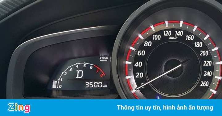 Xe đang chạy nổi đèn check engine, tôi nên đi tiếp hay dừng lại?