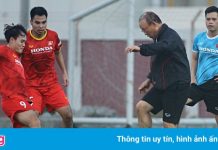 Văn Toàn làm khó HLV Park