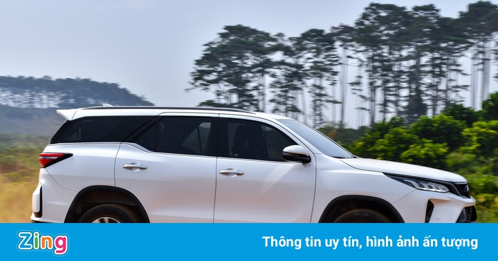 Tôi nên mua Toyota Fortuner bản máy xăng hay máy dầu?