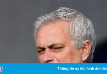 Sao tuyển Anh khẩu chiến với Jose Mourinho