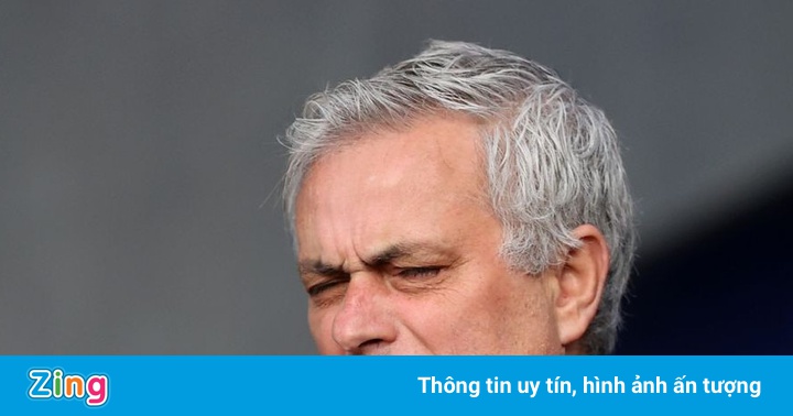 Sao tuyển Anh khẩu chiến với Jose Mourinho