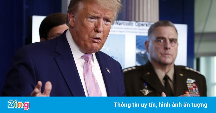 Sách mới cáo buộc ông Trump từng chỉ đạo quân đội bắn người biểu tình