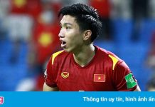 Văn Hậu sững người vì khiến tuyển Việt Nam chịu phạt đền