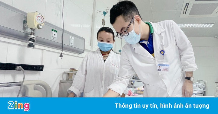 Bé trai 23 ngày tuổi bị tắc tá tràng bẩm sinh