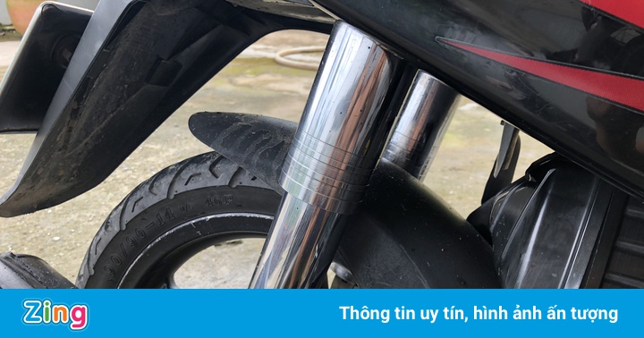 Tôi có nên gắn ốp inox cho phuộc sau xe máy không?