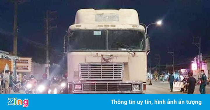 Va chạm xe container, hai mẹ con ở Bình Dương tử vong