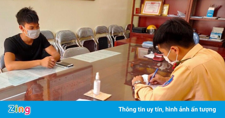 Tài xế xe tải ‘thông chốt’ kiểm dịch Covid-19 Tài xế xe tải ‘thông chốt’ kiểm dịch Covid-19