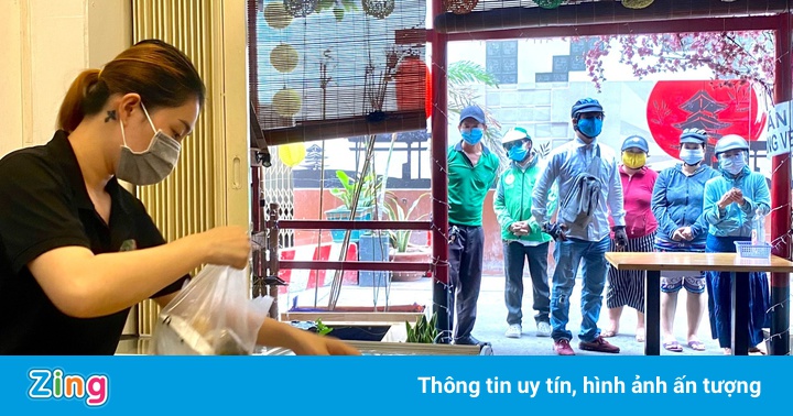 Tấm biển ‘Hàng tặng shipper, không bán’ ấm lòng ở TP.HCM Tấm biển ‘Hàng tặng shipper, không bán’ ấm lòng ở TP.HCM