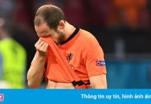 Daley Blind khóc khi rời sân sớm