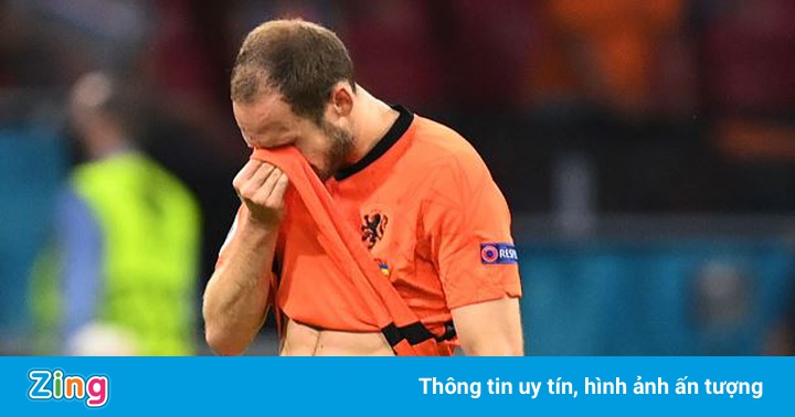 Daley Blind khóc khi rời sân sớm