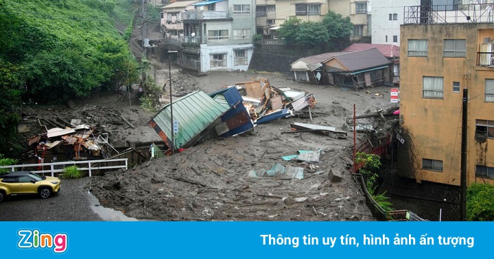 Lở đất cuốn trôi hàng loạt nhà cửa ở Nhật