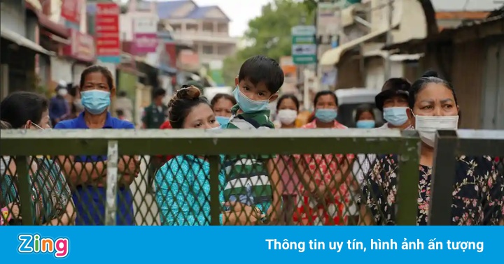 Campuchia đang ở ‘lằn ranh đỏ’, có thể tái phong tỏa