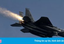 Nhiếp ảnh gia Anh cứu phi công Mỹ thoát nạn