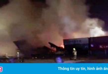 Dubai rung chuyển vì vụ nổ container tại cảng