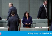 Cựu nghị sĩ Australia tố bộ trưởng ‘đụng chạm không phải phép’