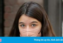 Suri Cruise mặc giản dị xuống phố