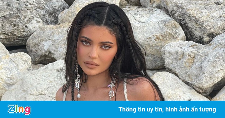 Kylie Jenner tiêm chất làm đầy môi