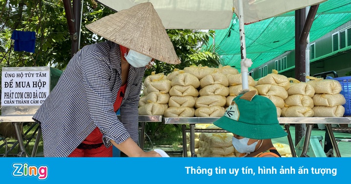 Bếp ăn từ thiện ở TP.HCM đỏ lửa trong Chỉ thị 16