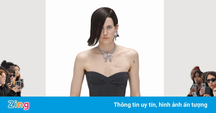 Chiêu trò của Balenciaga trước khi ra bộ sưu tập mới Chiêu trò của Balenciaga trước khi ra bộ sưu tập mới