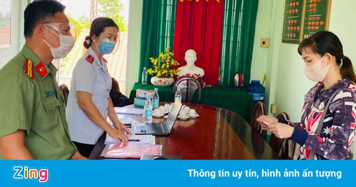 Hai người phụ nữ bị phạt vì tung tin sai sự thật Hai người phụ nữ bị phạt vì tung tin sai sự thật