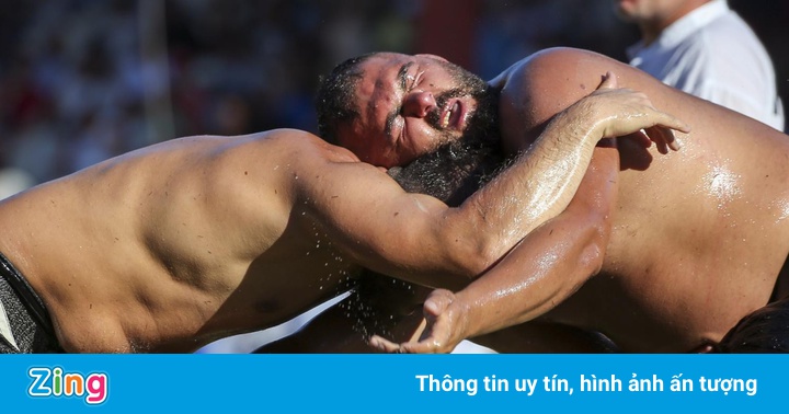 Bôi dầu ăn khắp người để vật nhau ở Thổ Nhĩ Kỳ Bôi dầu ăn khắp người để vật nhau ở Thổ Nhĩ Kỳ