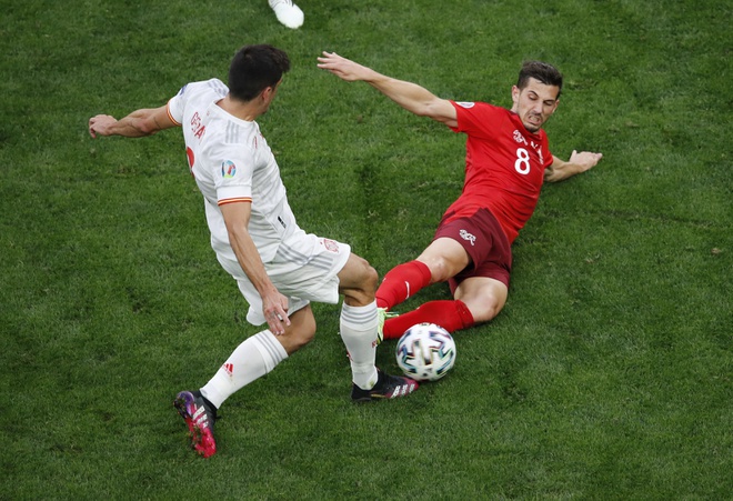 Thụy Sĩ 1-1 Tây Ban Nha: Freuler nhận thẻ đỏ trực tiếp Thụy Sĩ 1-1 Tây Ban Nha: Freuler nhận thẻ đỏ trực tiếp