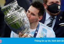 Messi không còn là cái bóng của Maradona