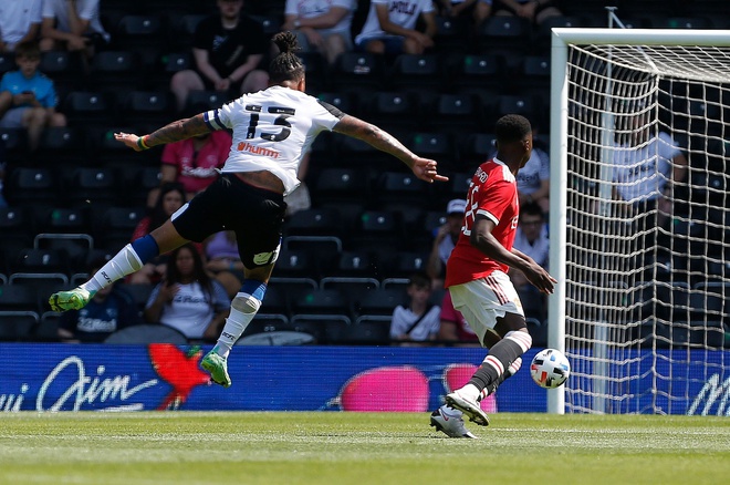 Derby vs Man Utd anh 2