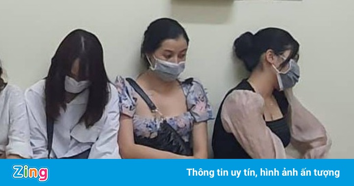 Phạt 27 thanh niên tụ tập hát karaoke ở Hà Nội Phạt 27 thanh niên tụ tập hát karaoke ở Hà Nội
