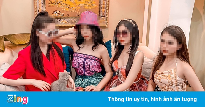 Nhóm hot girl tài chính dùng ảnh trên mạng để sống ảo