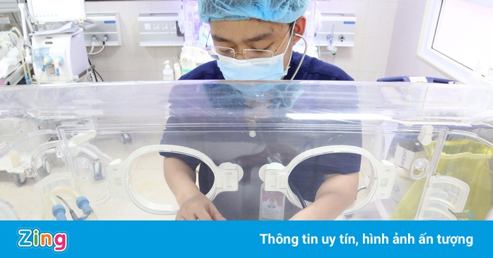 Cứu bé sinh non nặng 600 g Cứu bé sinh non nặng 600 g