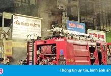 Cháy cửa hàng nhôm kính trong đêm TP.HCM giãn cách xã hội