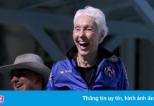 Khách phàn nàn tàu vũ trụ của Jeff Bezos chật chội