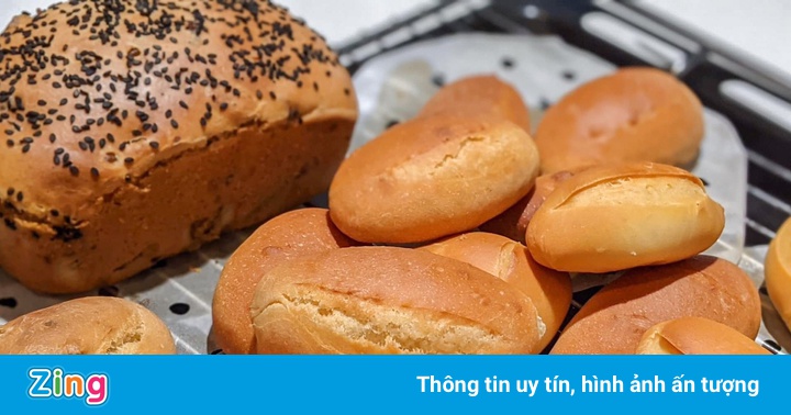 Thử làm bánh mì giòn thơm như ngoài tiệm