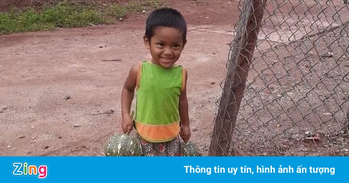 Sự thật bức ảnh ‘bé mồ côi ủng hộ 2 quả bí chống dịch’ Sự thật bức ảnh ‘bé mồ côi ủng hộ 2 quả bí chống dịch’