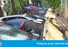 Bức tường đổ sập, đè 13 ôtô ở Hà Nội
