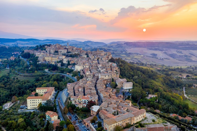 15 ngôi làng đẹp như trong cổ tích mà du khách chỉ có thể tìm thấy ở chốn phù hoa nghệ thuật Italia - 4