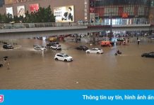 Khung cảnh thành phố iPhone chìm trong biển nước