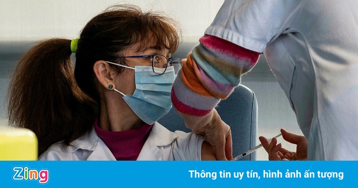 Pháp bắt buộc nhân viên y tế tiêm vaccine ngừa Covid-19