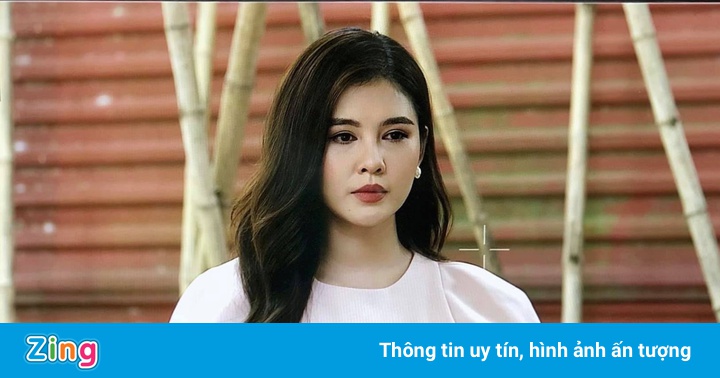 Cảnh mượn trang phục để đóng phim của Thu Hoài