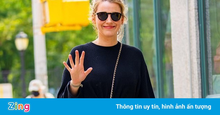 Vóc dáng Blake Lively sau khi sinh 3 con