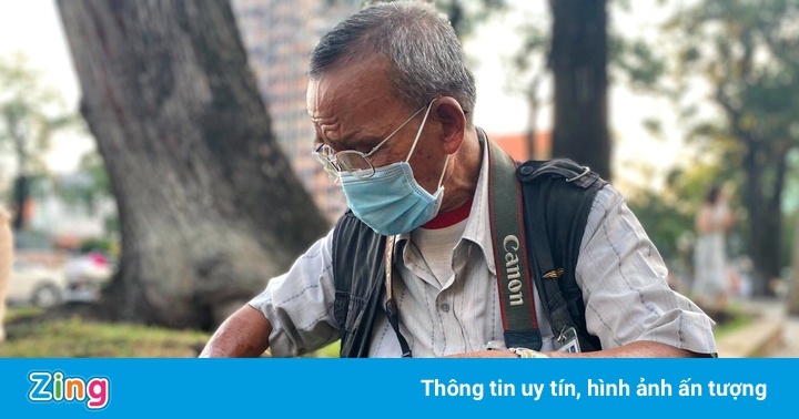 Người thợ ảnh ở Bưu điện TP.HCM cố bám trụ với nghề trong Covid-19 Người thợ ảnh ở Bưu điện TP.HCM cố bám trụ với nghề trong Covid-19