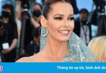 Hoa hậu Pháp mặc váy xẻ cao trên thảm đỏ Cannes