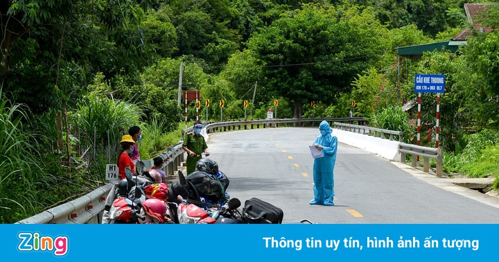 Hàng chục người đi xe máy từ Bình Dương về Nghệ An tránh dịch Hàng chục người đi xe máy từ Bình Dương về Nghệ An tránh dịch